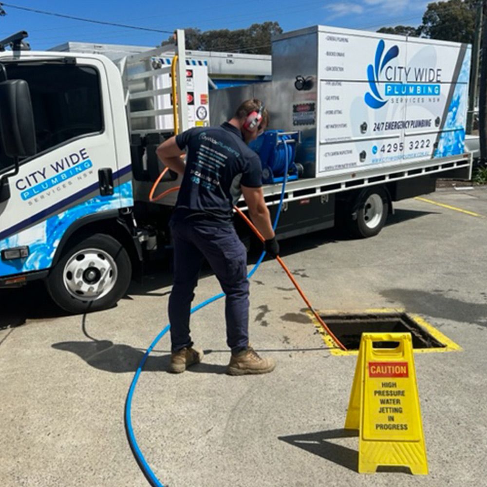 CityWide plumber jetting a drain from the truck